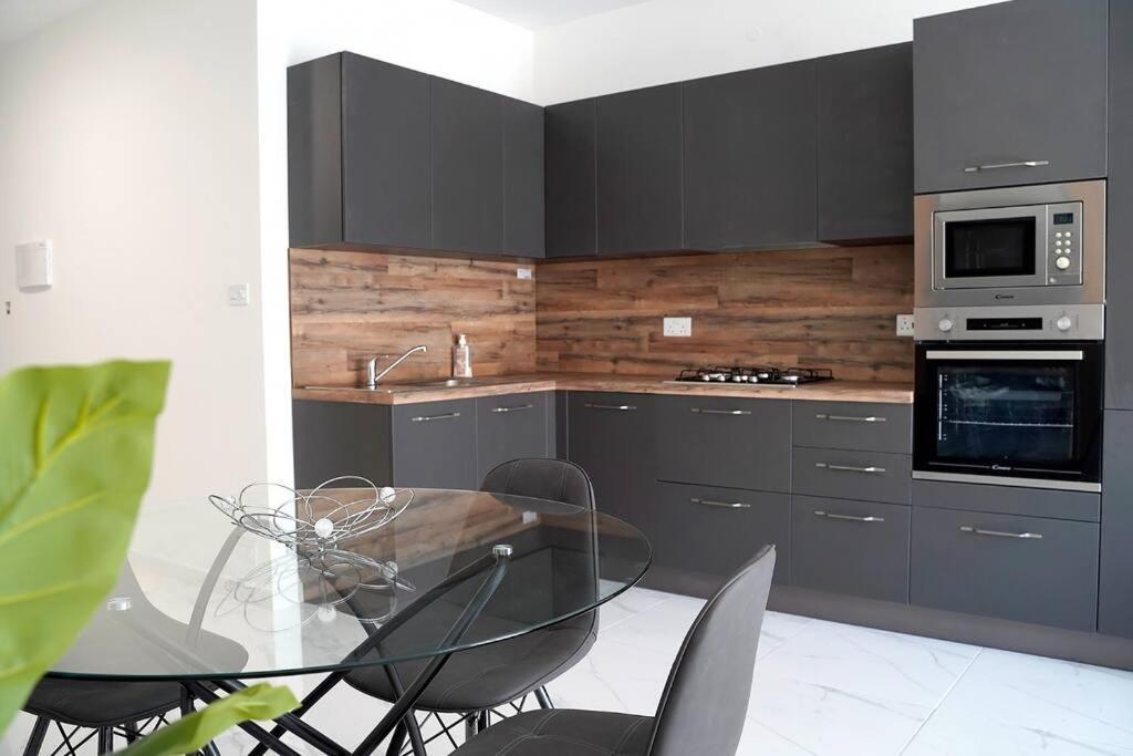 Luxurious Apartment Next To The Sea Gzira Екстер'єр фото